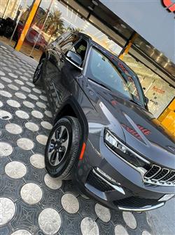 جیپ گراند شیرۆکی